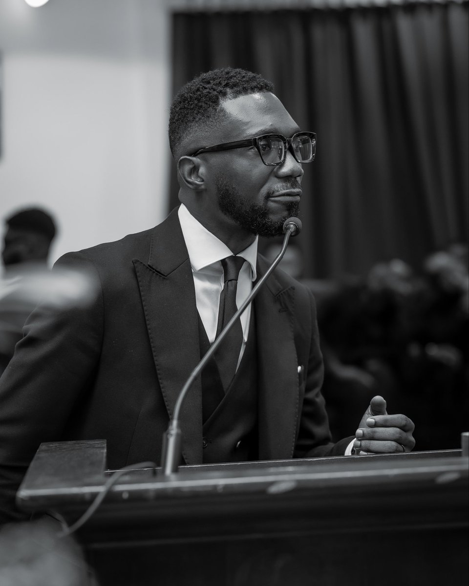 atoabassah's tweet image. Great service begins with listening.
That posture matters.

#agtg 
#thetoastmaster 
#burialservice 
#charlenehamilton 

📸 @nanaRANKINGH  🙏🏾