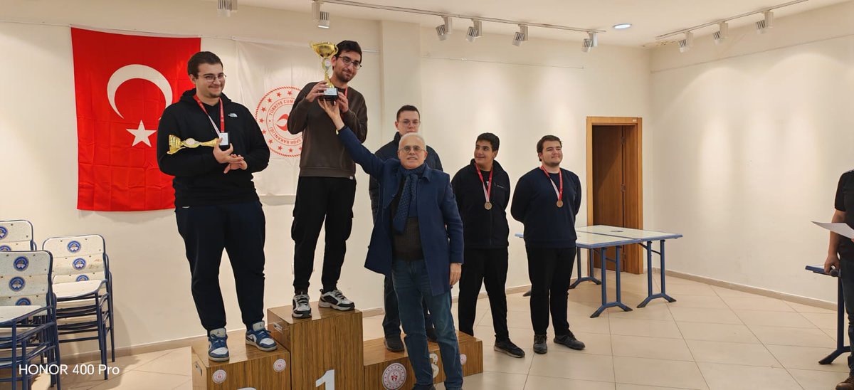 duzce_tsf's tweet photo. Türkiye Kupası Düzce İl Birinciliği Satranç Turnuvası büyük bir heyecan ile tamamlanmıştır. Turnuva sonucu dereceye giren sporculara ödülleri Düzce Gençlik ve Spor İl Müdürü sn. Zekeriya ARSLANTÜRK tarafından takdim edilmiştir. https://t.co/el15nzSju3