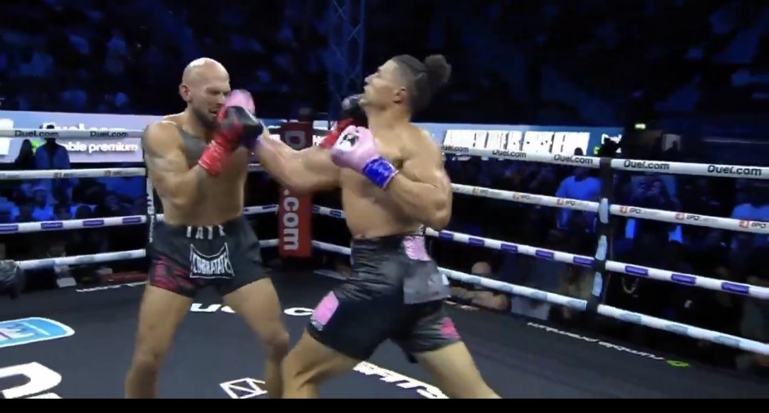 SkewSmug's tweet image. Fun fact:

If Chase Demoor had been fighting any other human being, alive or dead, that punch would've landed on their chin.