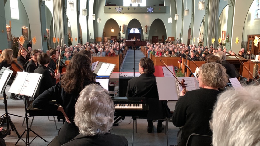 Net als in Baexem gisteren, vanmiddag een volle kerk tijdens het kerstconcert van Con Amore Baexem en Animato Horn. Ook de zangers en muzikanten hebben genoten. <a href="/Horn/">Dennis Horn</a> <a href="/Baexem/">Pieter Raaijmakers</a> @ConAmoreBaexem @AnimatoHorn <a href="/Horn/">Dennis Horn</a>