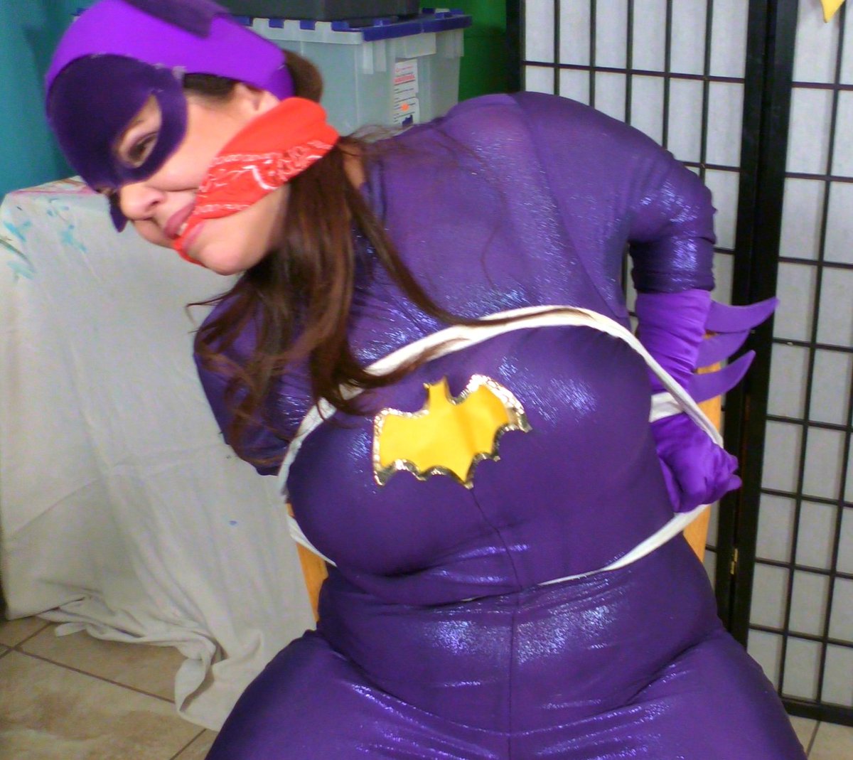 TracyTheTiger's tweet image. Sneak Peek # 2 to my new BatTracy video!
#BatTracy #Batgirl #Superheroine #Bondage #Gagging #GagTalk #Struggling #DamselInDistress #UnMasking