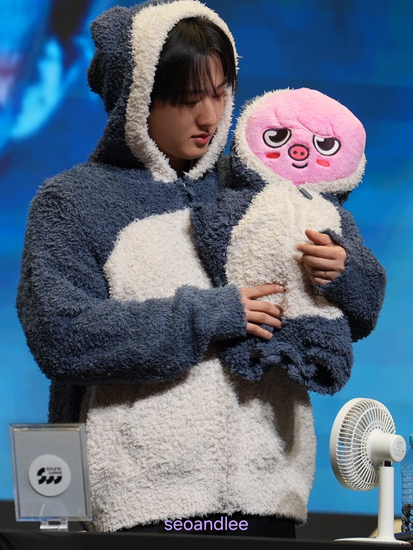 giul loves bin ⋆ saw skz x3 tweet media