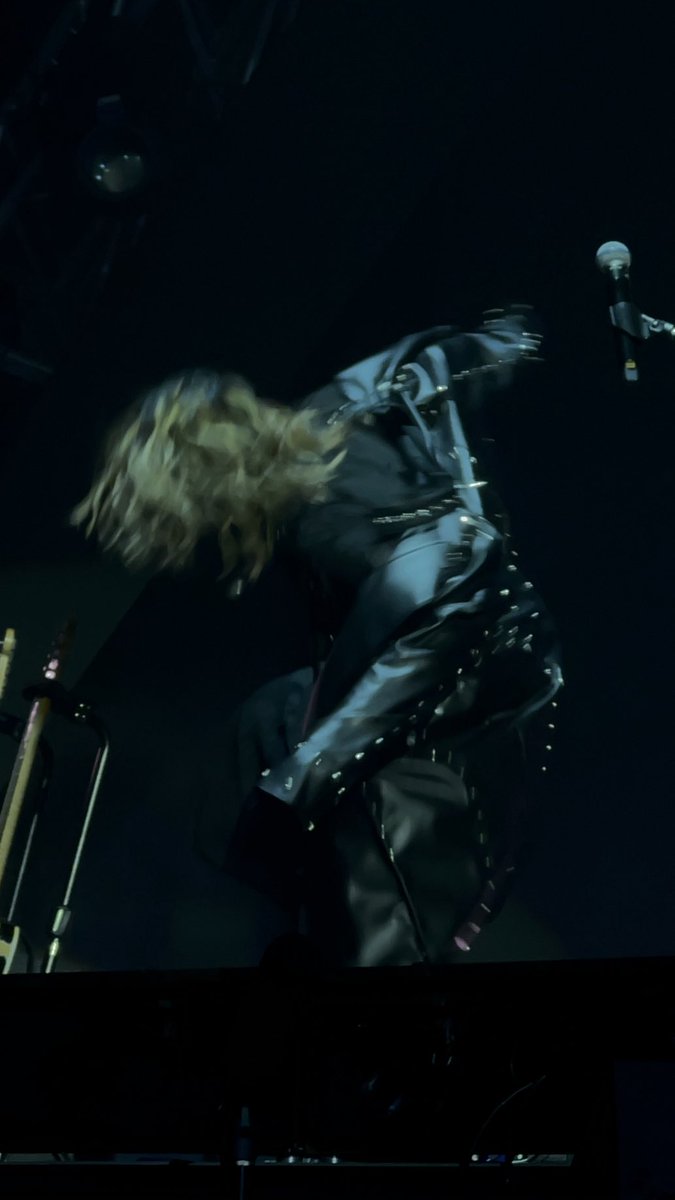 이분오늘공연에서두번넘어지셧고세번?넘어지실뻔함
어그래내개그맨왓니