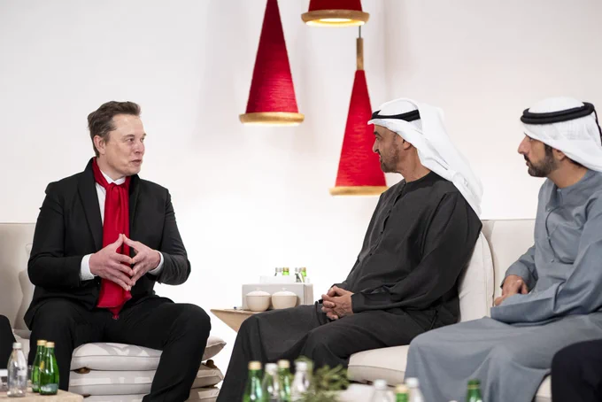🐋watcherguru: Elon Musk incontra il Presidente degli Emirati Arabi per discutere di tecnologia avanzata e intelligenza artificiale.