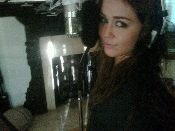 archiveofcyrus's tweet image. 