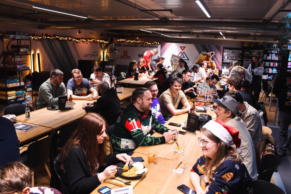 CHF 4'475.-

This is how much money we raised for <a href="/RightToPlayIntl/">Right To Play</a> today

mYinsanity and <a href="/erupt_lounge/">Erupt Lounge</a> would like to thank all donors, stream guests, and partners for a great #mYinachten 💙