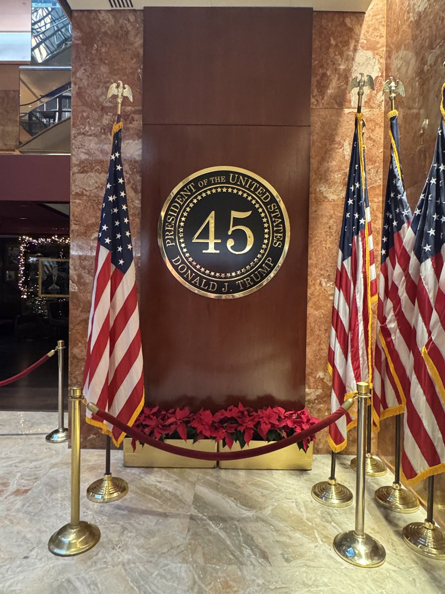 lupe4lopez's tweet photo. @DonaldJTrumpJr Just saw your dad’s place! https://t.co/E8LY39Pp2b