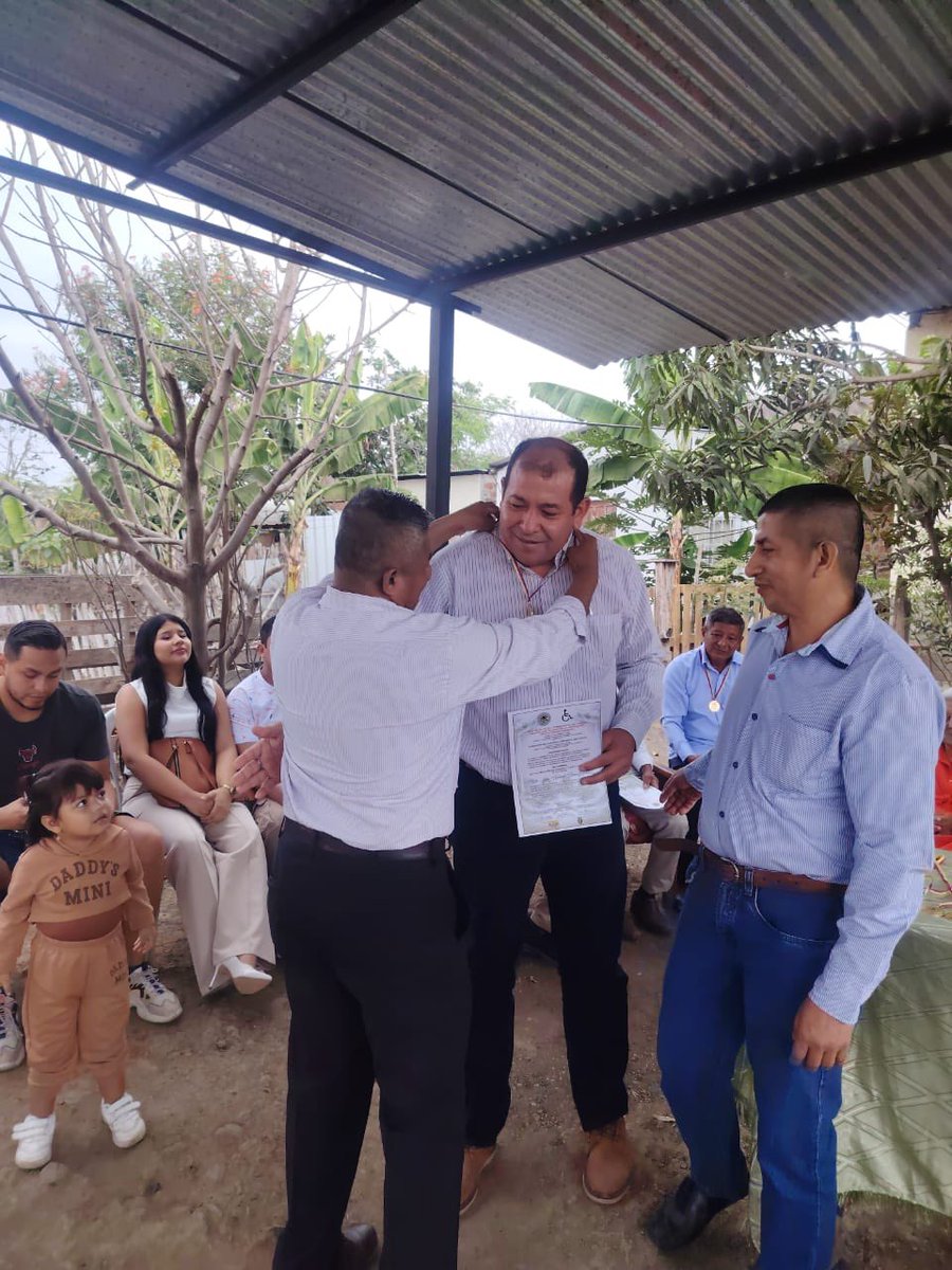 15juber's tweet photo. Cuando realizas tu trabajo con dedicación y transparencia en un futuro no muy lejano se recojen  los frutos de la victoria.
Quiero agradecer a la Asociación de ex combatientes del  Cenepa del batallón de Selva  Bs 57 por el reconocimiento a mi labor periodística https://t.co/cIT04mx8nZ