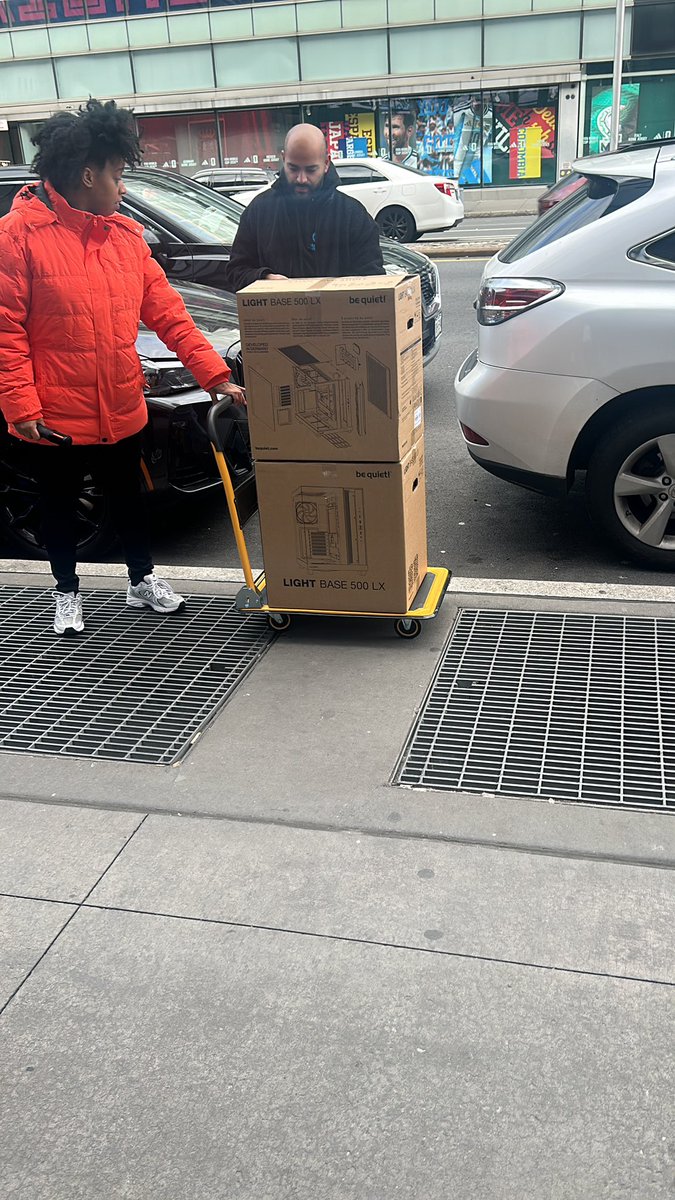 ruby_uzi's tweet image. Jbl event who’s here spam here rn