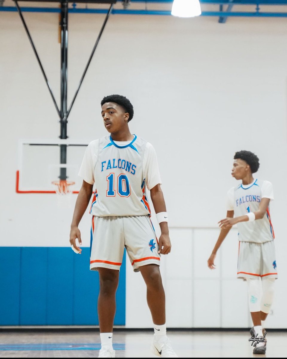 iiamdatan's tweet photo. Senior night https://t.co/QAKhH1lWNW