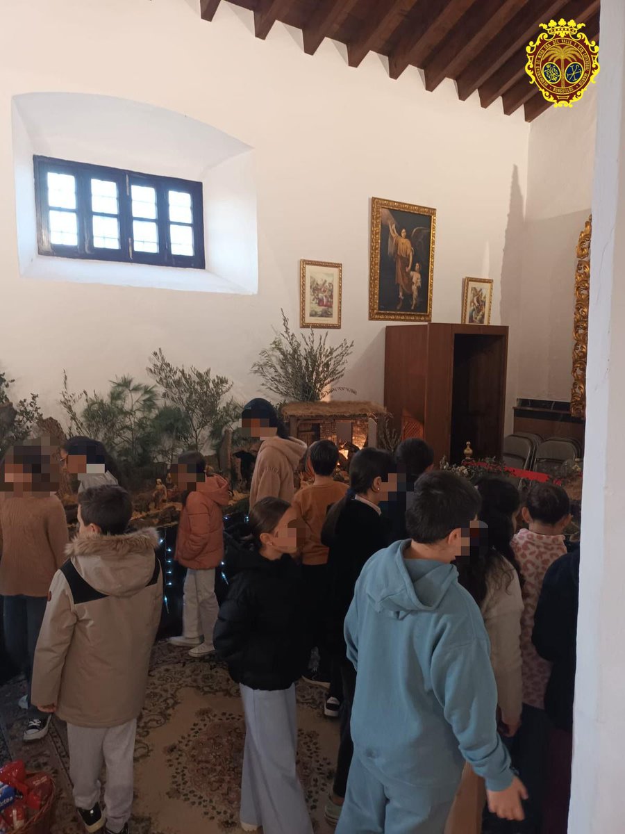 HdadSCristobal's tweet photo. VISITA BELÉN HERMANDAD 
La Hermandad de San Cristóbal, mantienen viva una de nuestras tradiciones más queridas con el montaje del Belén en la iglesia. Un año más, la Hermana Mayor y su Junta de Gobierno agradecemos sinceramente la visita y participación de los centros escolares https://t.co/xrpjb9O87e