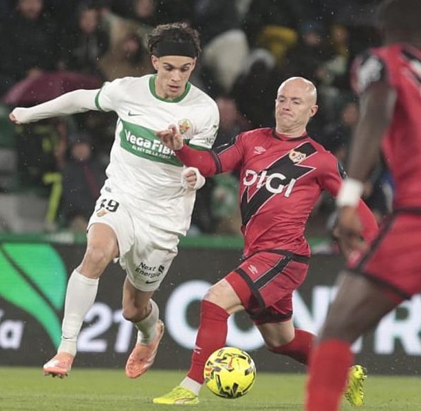 Desde los buenos minutos que tuvo ante el Barça, Héctor Fort está siendo uno de los mejores jugadores del ataque del #ElcheCF.

Su gol ante el Rayo Vallecano es una barbaridad, lástima su lesión tras la caída provocada por la antideportiva acción de Mendy en la celebración.