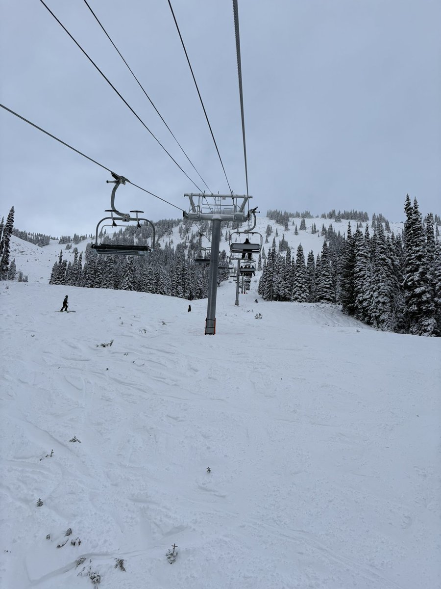 niqnikos's tweet photo. Inaugural of Crystal’s updated REX. Finally some skiing in the PNW @liftblog https://t.co/fDd6wFpr5R