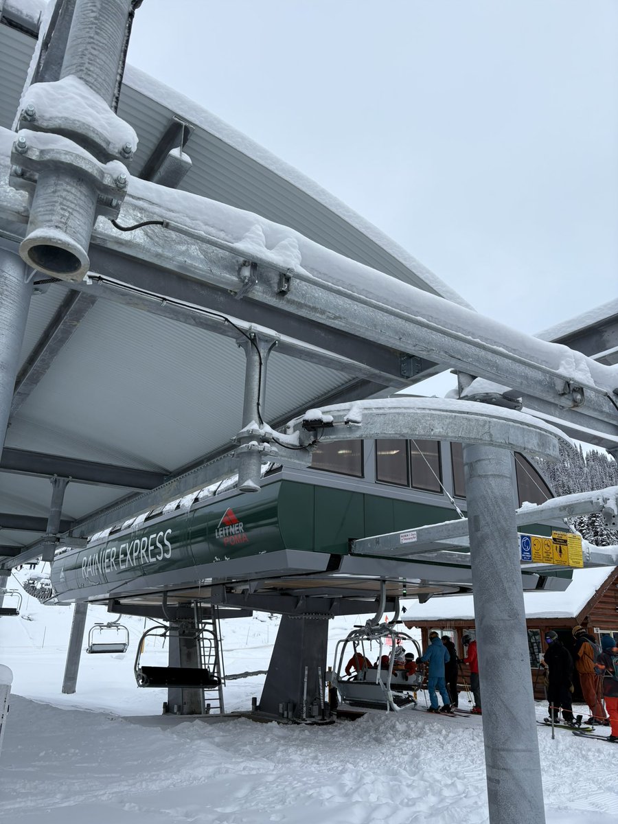 niqnikos's tweet photo. Inaugural of Crystal’s updated REX. Finally some skiing in the PNW @liftblog https://t.co/fDd6wFpr5R
