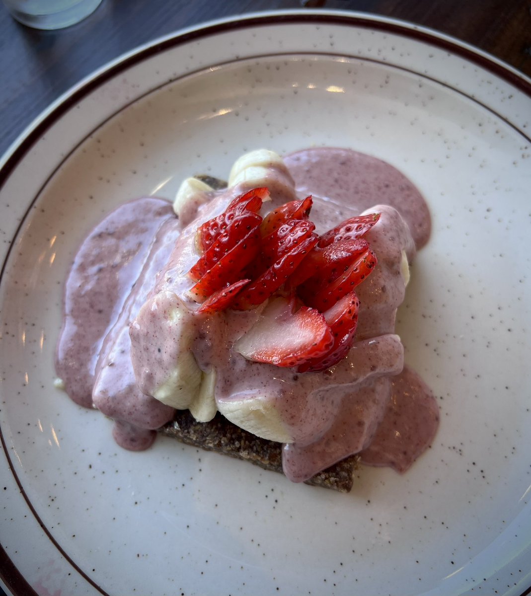 Today's lunch was absolutely DELIGHTFUL! 🌮🥗

I devoured a super fresh taco salad and then topped it off with a yummy raw pancake at the Green Zebra Cafe! Everything was so fresh and so yum 😍🍃✨ Super happy tummy vibes! 🥰