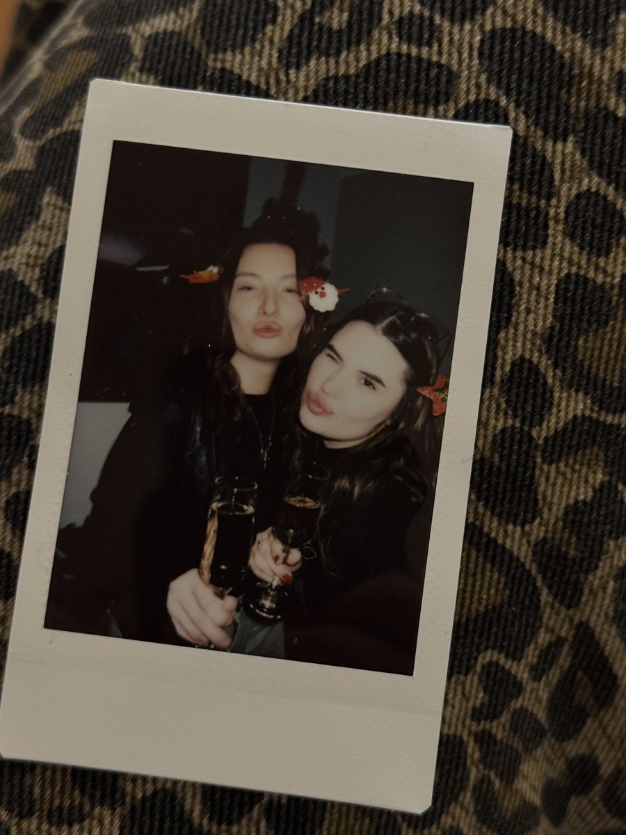 _GoodWine_'s tweet photo. на данный момент это единственная адекватная фотка с корпоратива, жду фотки от фотографа, чтобы ахуеть https://t.co/3tXpvt2eCr