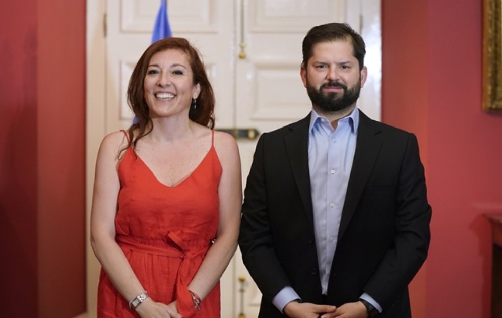 INDECENTES: Boric dejará amarrada en el Estado a Patricia Muñoz a pesar de que no podrá trabajar por DOS AÑOS gamba.cl/2025/12/boric-…