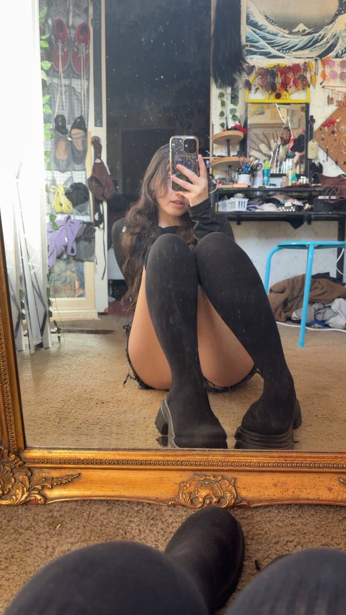 gothbeatrix's tweet photo. happy solstice 🌙

#buyingcontent #nsfwtwt #alt #goth #goon #onlyfans
https://t.co/4cxVkbFvYY https://t.co/BAKhEUN50c