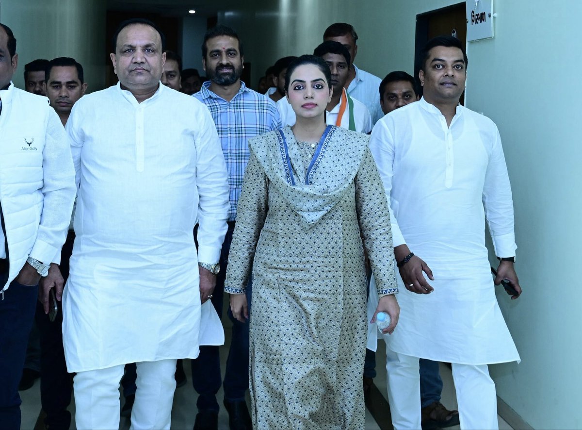 DivyaMaderna's tweet image. गुजरात के सूरत जिले स्थित सर्किट हाउस में मनरेगा और नेशनल हेराल्ड के मुद्दों पर आयोजित प्रेस कॉन्फ्रेंस को संबोधित किया।

@kharge
@RahulGandhi
@priyankagandhi
@kcvenugopalmp
@INCIndia @Jairam_Ramesh @Pawankhera