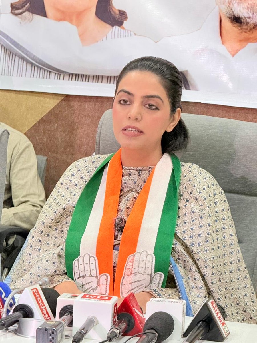 DivyaMaderna's tweet image. गुजरात के सूरत जिले स्थित सर्किट हाउस में मनरेगा और नेशनल हेराल्ड के मुद्दों पर आयोजित प्रेस कॉन्फ्रेंस को संबोधित किया।

@kharge
@RahulGandhi
@priyankagandhi
@kcvenugopalmp
@INCIndia @Jairam_Ramesh @Pawankhera