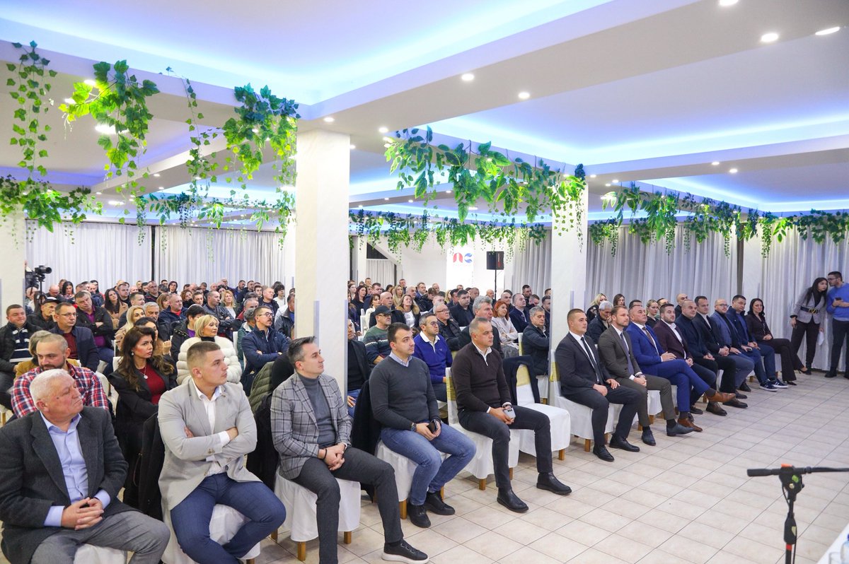 RadojicicIgorMr's tweet photo. Pokret "Sigurna Srpska" u svim krajevima naše Republike. Raste i razvija se. Večeras sjajan dogadjaj i pozitivna atmosfera u Sokocu. https://t.co/oWfoznqIjt
