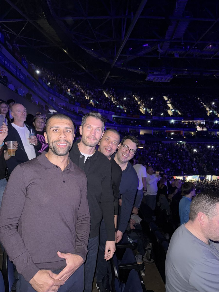 TheMarkPhillips's tweet image. From young I loved the unique blend of music styles that Jamiroquai brought together 

To watch him and his unreal band and singers perform their hits one after the other was amazing

@JamiroquaiHQ 

#jamiroquai #london #o2arena #o2arenalondon #funk #soul #jazz