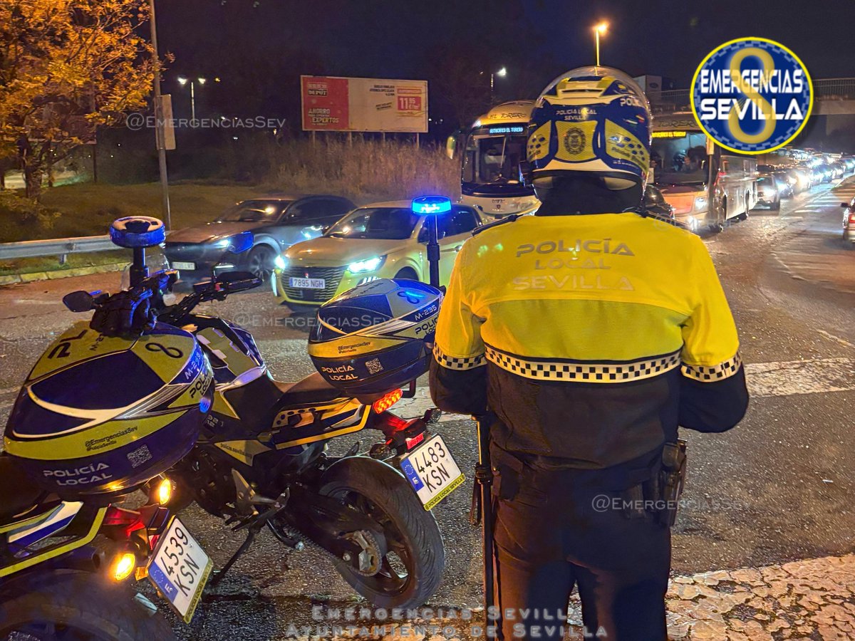 EmergenciasSev's tweet image. Activado con normalidad el dispositivo especial desplegado por Policía Local en el entorno del @EstadioCartuja con ocasión del encuentro #RealBetisGetafe que se celebrará a las 21:00 h. entre el @RealBetis y el @GetafeCF 
Sigue las indicaciones de los agentes que han activado…