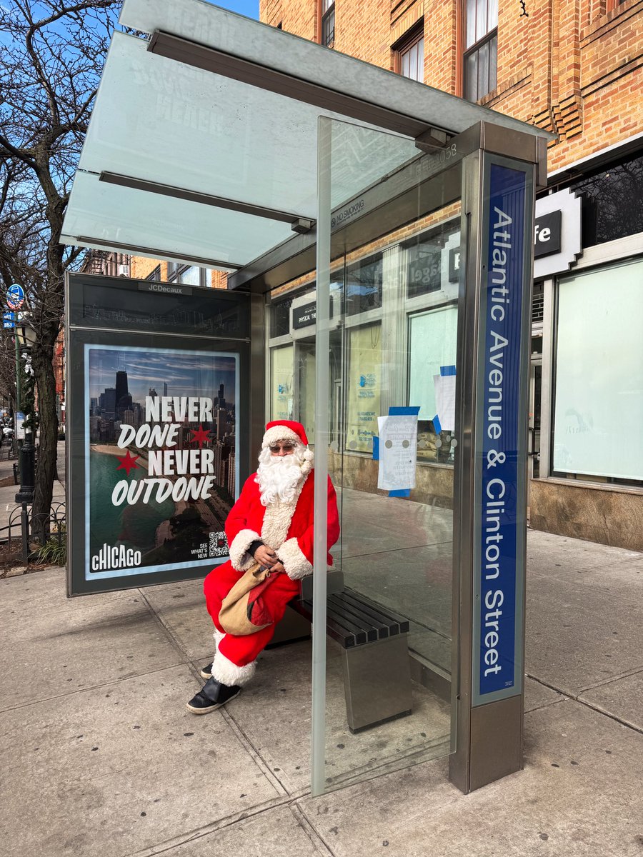 betsyplum's tweet photo. Even Santa needs fast &amp; free buses. https://t.co/csctsGiTv9
