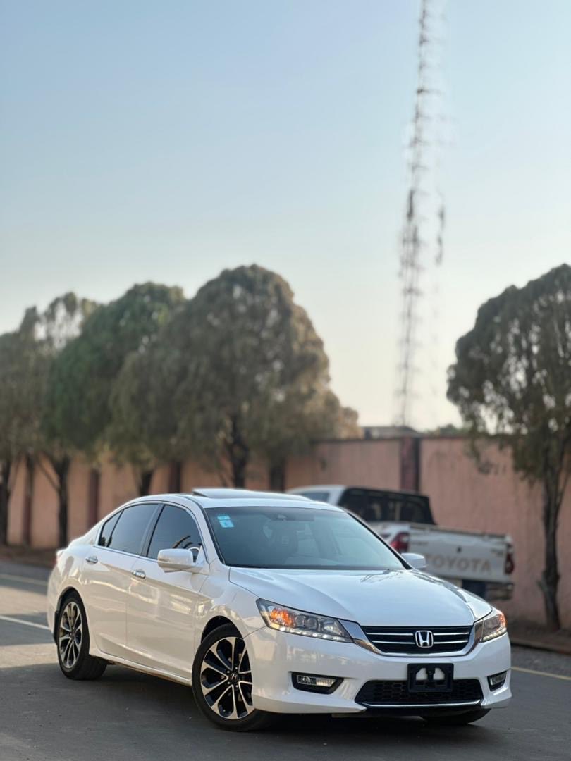 kingsean2907's tweet photo. I have got this incredible Honda Accord here with me 

 EXTREMELY CLEAN TOKS STANDARD HONDA ACORD TOURING ✅2013  MODEL WITH ORIGINAL CUSTOM DUTY GOING FOR JUST 11.5M ONLY☎️

#SlammyAutos #CarDeals #NigeriaCars #CarPlug #AutoTrader #UsedCarsNaija #CarDealer #CarTok #AutoSales https://t.co/h3T1zjhMlC