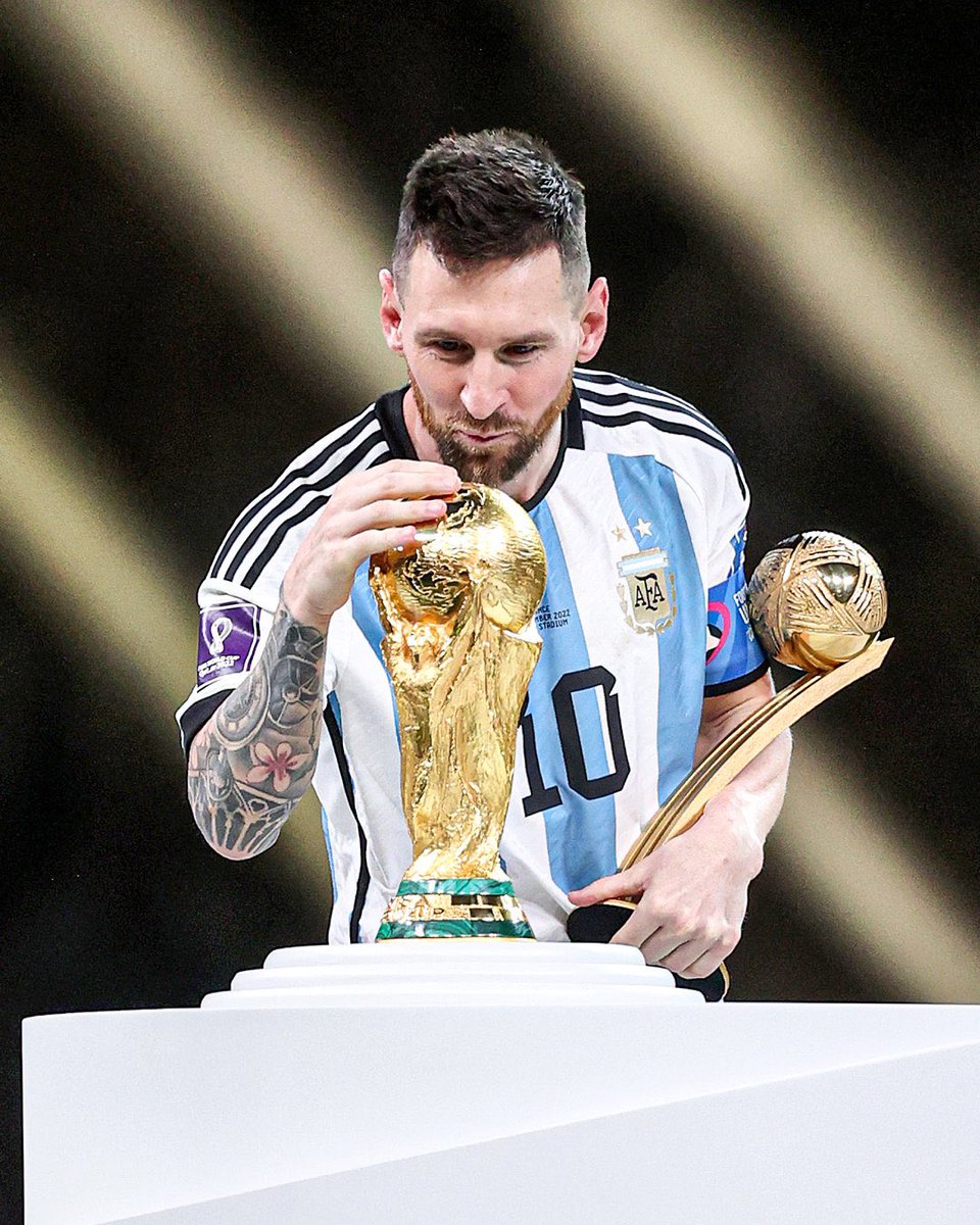 🔴 Youcef Belaïli :

« Je vais mettre un petit pont à Messi, inchallah. » 🇩🇿🇦🇷