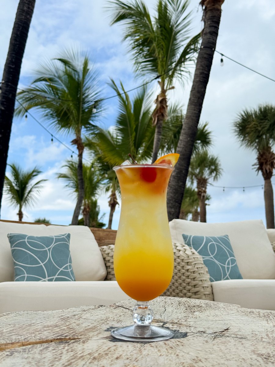 As the sun sets, Infused 360 comes alive. Sip handcrafted cocktails and settle into the cozy ambiance of our outdoor lounge. From crisp spritzes and tropical blends to barrel-aged favorites and martinis done right — your perfect island evening starts here.