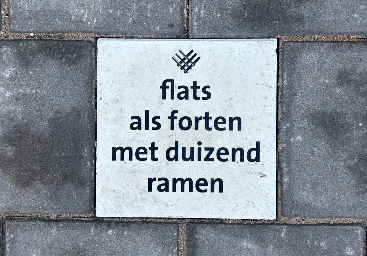 Hoeveel bewoners begrijpen deze poëzie? 

#dtv #gedicht #schiedam #poezie