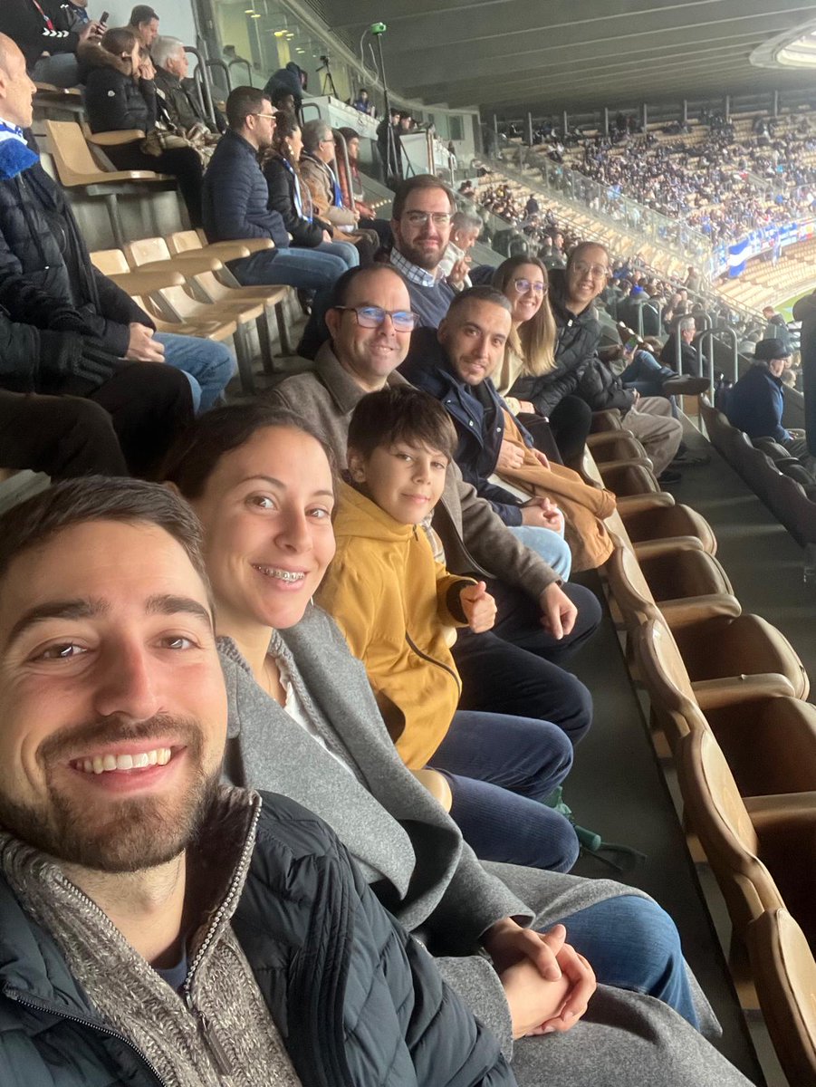 PXGate14's tweet image. Hoy hemos estado en el palco y queremos agradecer al @XerezDFC la invitación para poder vivir el último partido del año desde un lugar privilegiado.

Seguimos sumando, todos juntos. 💙

#GATE14 🟦⬜️🟦