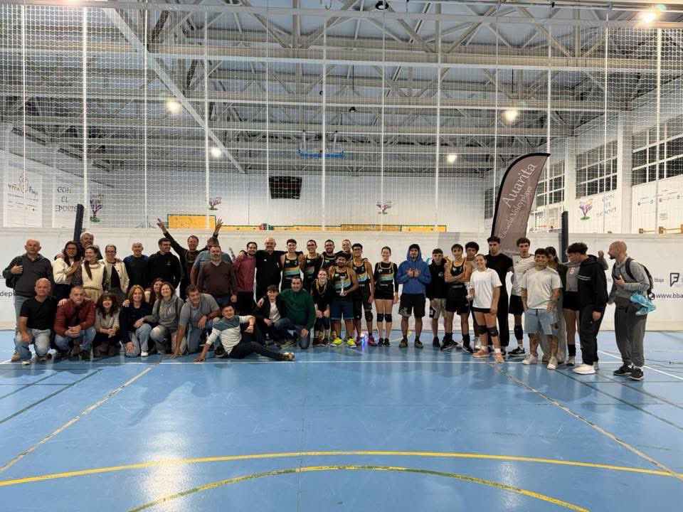 Torneo Navidad Voleibol 6x6 Breña Baja Mágica🏐Bonita jornada en nuestro Pabellón del IES Las Breñas, donde se puedo disfrutar de un día de voleibol con el tradicional torneo de Navidad. Agradecer a todos los equipos y en especial a Melo👏