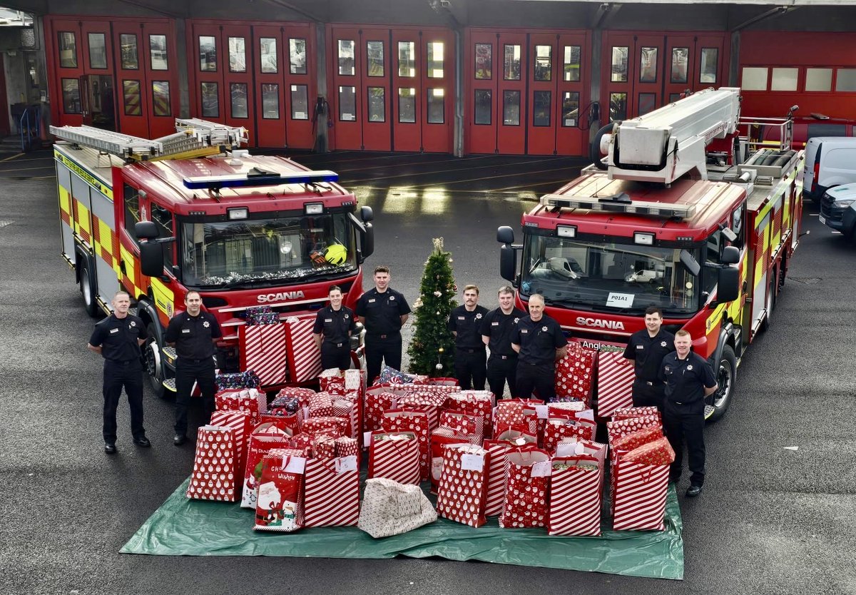 FirePerth's tweet image. ❤️🎄 1000 gifts on their way 🎄❤️
Today we sent out 800 gifts, with more being delivered over the next few days. We’re incredibly grateful for the amazing community support behind this project. Every donation is making a real difference this Christmas 💙🚒
#WeAreSFRS