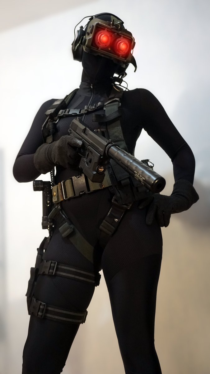 Dazzlelizz's tweet image. Lookin for a guy in orange, happen to know anything about it?