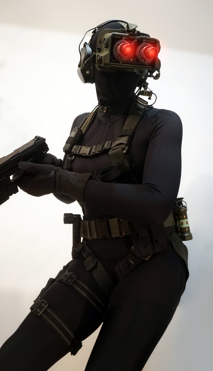 Dazzlelizz's tweet image. Lookin for a guy in orange, happen to know anything about it?