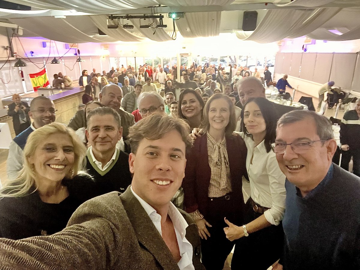 Gràcies un any més, GIRONA 💚

🫂 Cerramos el 2025 en la comida de Navidad; mirando atrás con el orgullo del deber cumplido y apuntando al 2026 con la determinación de ganar.

Tot per Girona, tot per Catalunya, tot pels de casa. Amunt Espanya 🇪🇸

Bon Nadal a tothom!