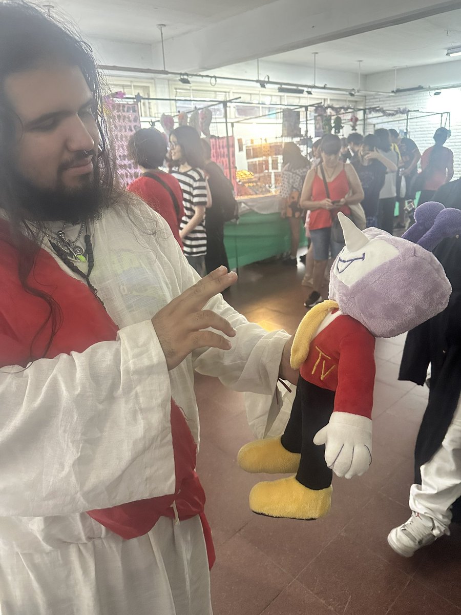 normal guy tweet media