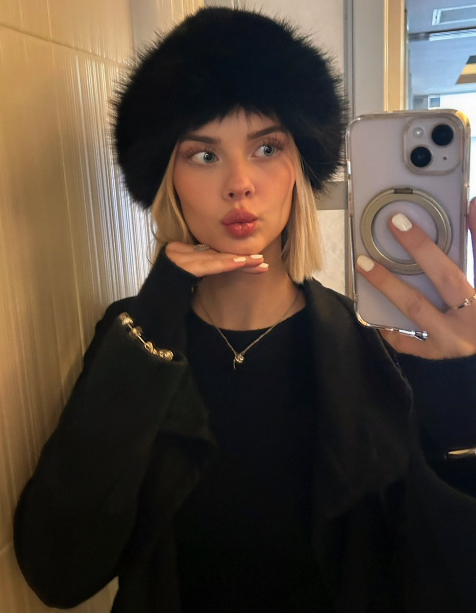 Goddess May ♛ tweet media