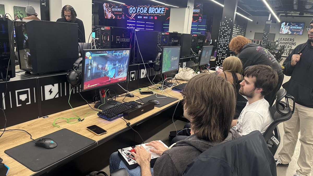 GoForBrokeFGC's tweet image. 2XKO is underway, Guilty Gear Strive and Melty Blood casuals are heating up!

Both #MBAACC and #MBTL will be played today, @Zebstrika4 traveled to come play. You love to see it!

📷 @Cambdiff