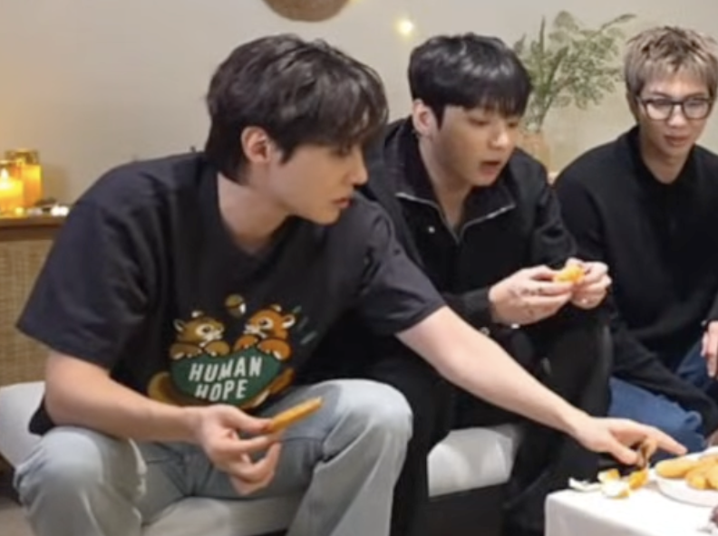 joon_lovebot's tweet image. every weird thing hobi tastes goes to jungkook so he can check if its poison or confirm it tastes weird 😭😭😭

hobi: (drinks weird tea) 
jungkook: it's peach tea

hobi: eat weird boungbang
jungkook: its matcha