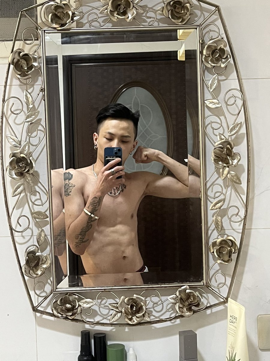 新狀態 這次奶頭不遮了
