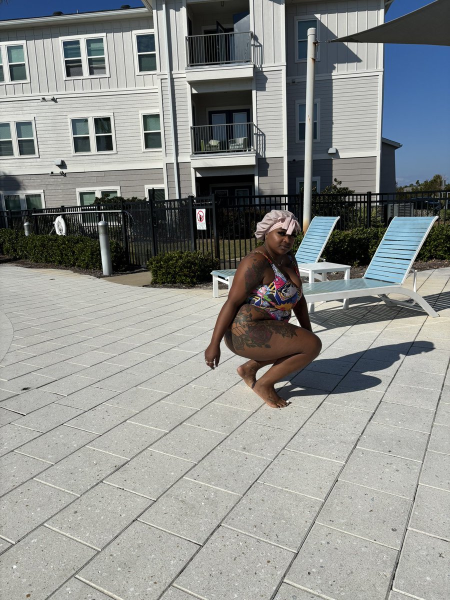 Callme_british's tweet photo. What are you doing today? 👀💕

#poolday #Jamaican #fypシ #fypviraltwitter https://t.co/QP6sNJHBx9