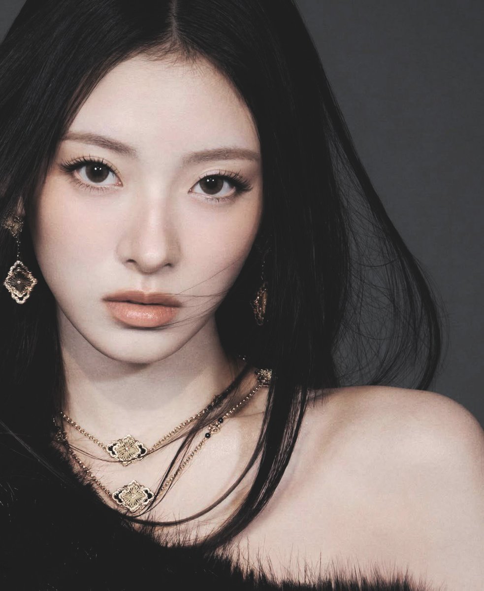 𝘛𝘩𝘦 𝘗𝘦𝘢𝘳𝘭 𝘓𝘢𝘤𝘲𝘶𝘦𝘳, tweet media