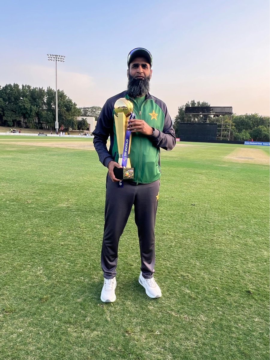 Credit where it’s due, Coach Rao Iftikhar has been involved with Pakistan Under 19s for sometime (alongside coach Shahid Anwar), photos of Sarfraz Ahmed are being shared as the man behind 🏆 (who has only been with the team for a short time). These two men also deserve a mention