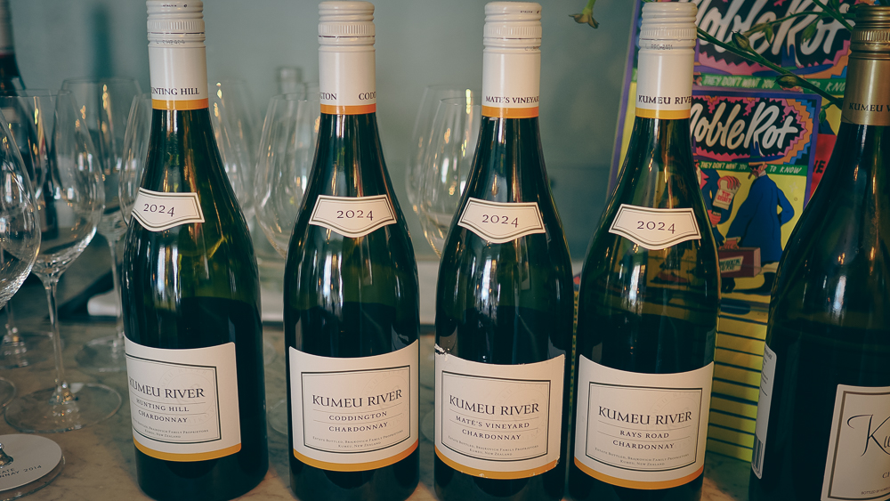jamiegoode's tweet image. Kumeu River - making NZ's most sought-after Chardonnays from Auckland and Hawke's Bay - tasting the 2024s and comparing them with 2014 wineanorak.com/2025/12/21/kum… @nzwine @KumeuRiverWines
