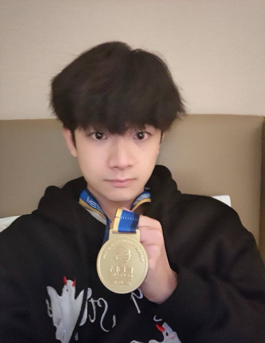 Meowelf_'s tweet image. 萌成啥样了 石祥威你老婆好香