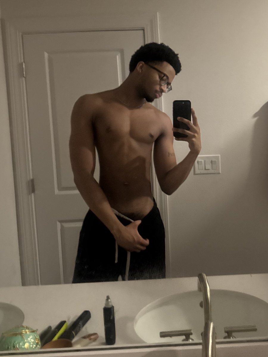 ctrldawnn's tweet photo. look in the mirror and i’m like so hot, so smart, so witty https://t.co/Ds0rQELoPv