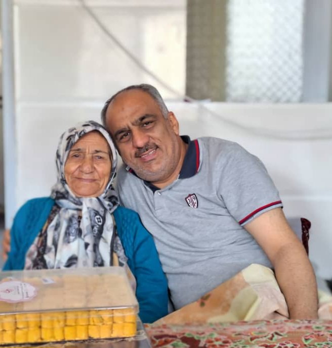 MtSaberi's tweet photo. نظر به روی تو هر بامداد نوروزی‌ست
شب فراق تو هر شب که هست یلدایی‌ست
#سعدی
شب #یلدا در زادگاهم کهک #تفرش و در کنار #مادر عزیزم
خداوند مادران در قید حیات را بسلامت بدارد و مادران آسمانی را مستغرق رحمت بفرماید.
#شب_یلدا و حلول ماه رجب بر همگان، فرخنده و همایون باد.
#ایران #iran https://t.co/iHrcS8AbLC